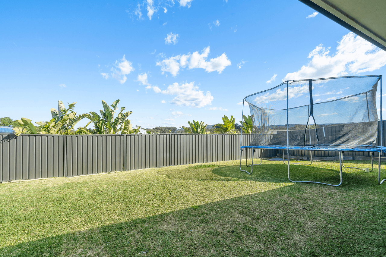 11 Bowerbird Avenue, COORANBONG, NSW 2265