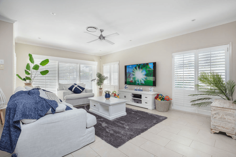 14 Marina Parade, JACOBS WELL, QLD 4208