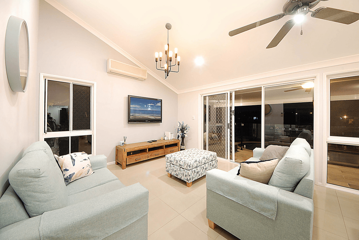 51 Pintail Crescent, BURLEIGH WATERS, QLD 4220