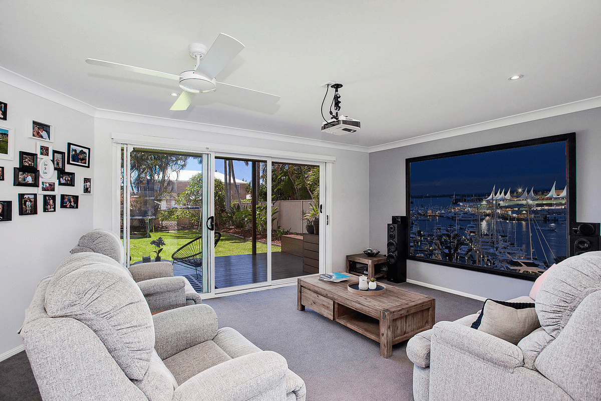 51 Pintail Crescent, BURLEIGH WATERS, QLD 4220