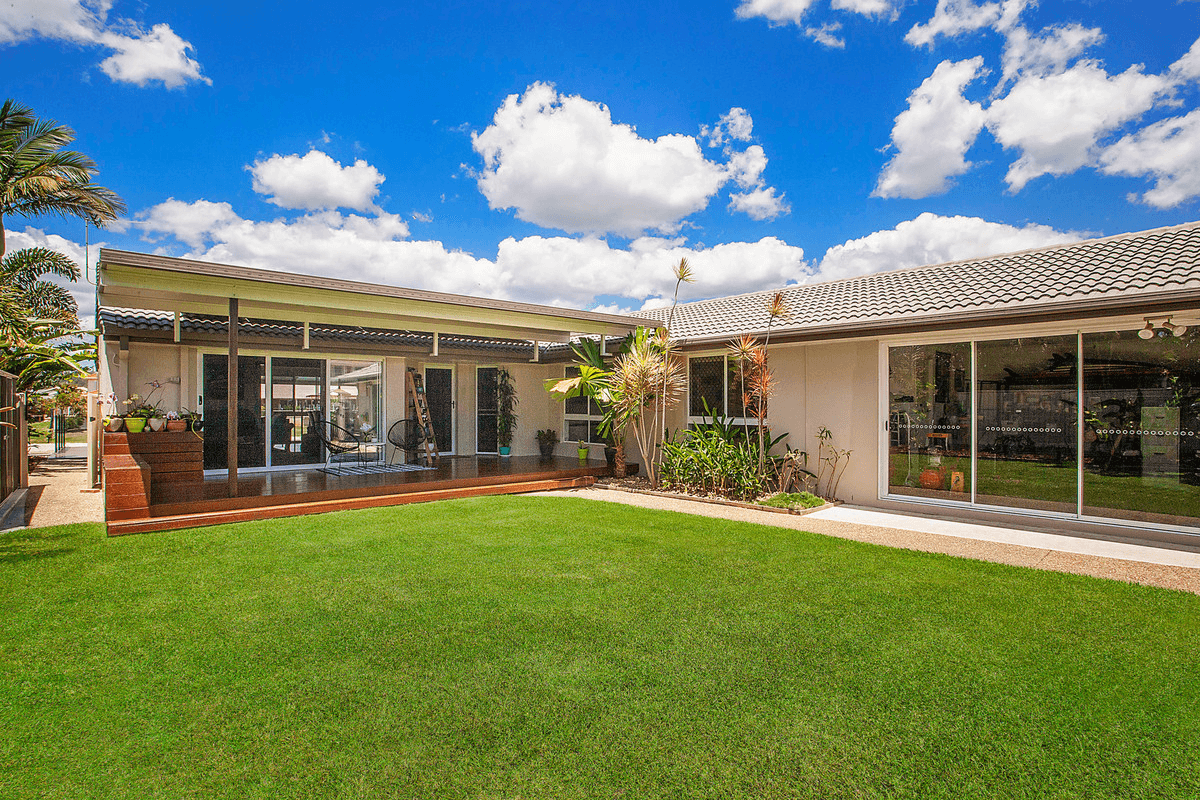 51 Pintail Crescent, BURLEIGH WATERS, QLD 4220