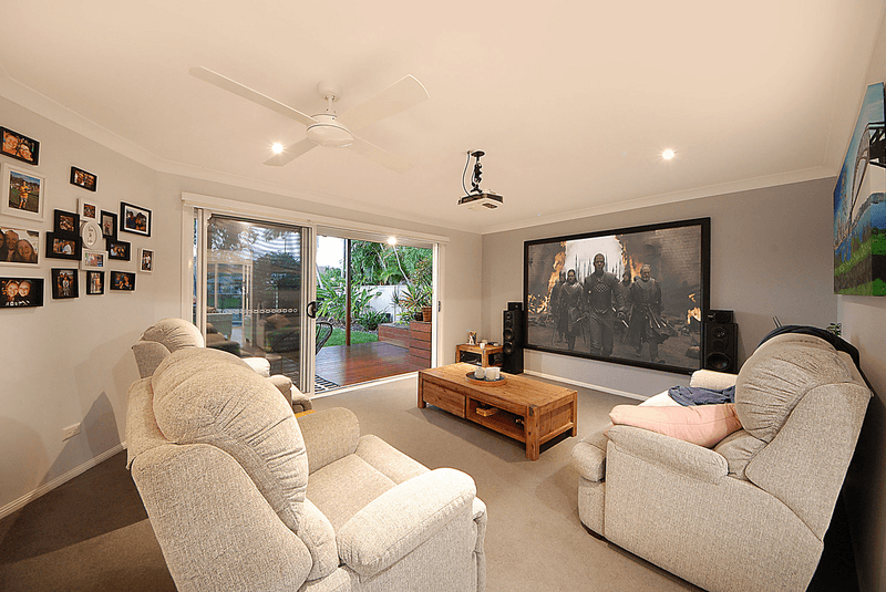 51 Pintail Crescent, BURLEIGH WATERS, QLD 4220