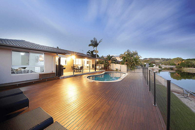 51 Pintail Crescent, BURLEIGH WATERS, QLD 4220