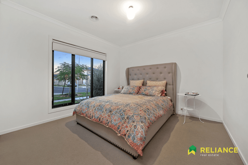 39 Peroomba Drive, Point Cook, VIC 3030