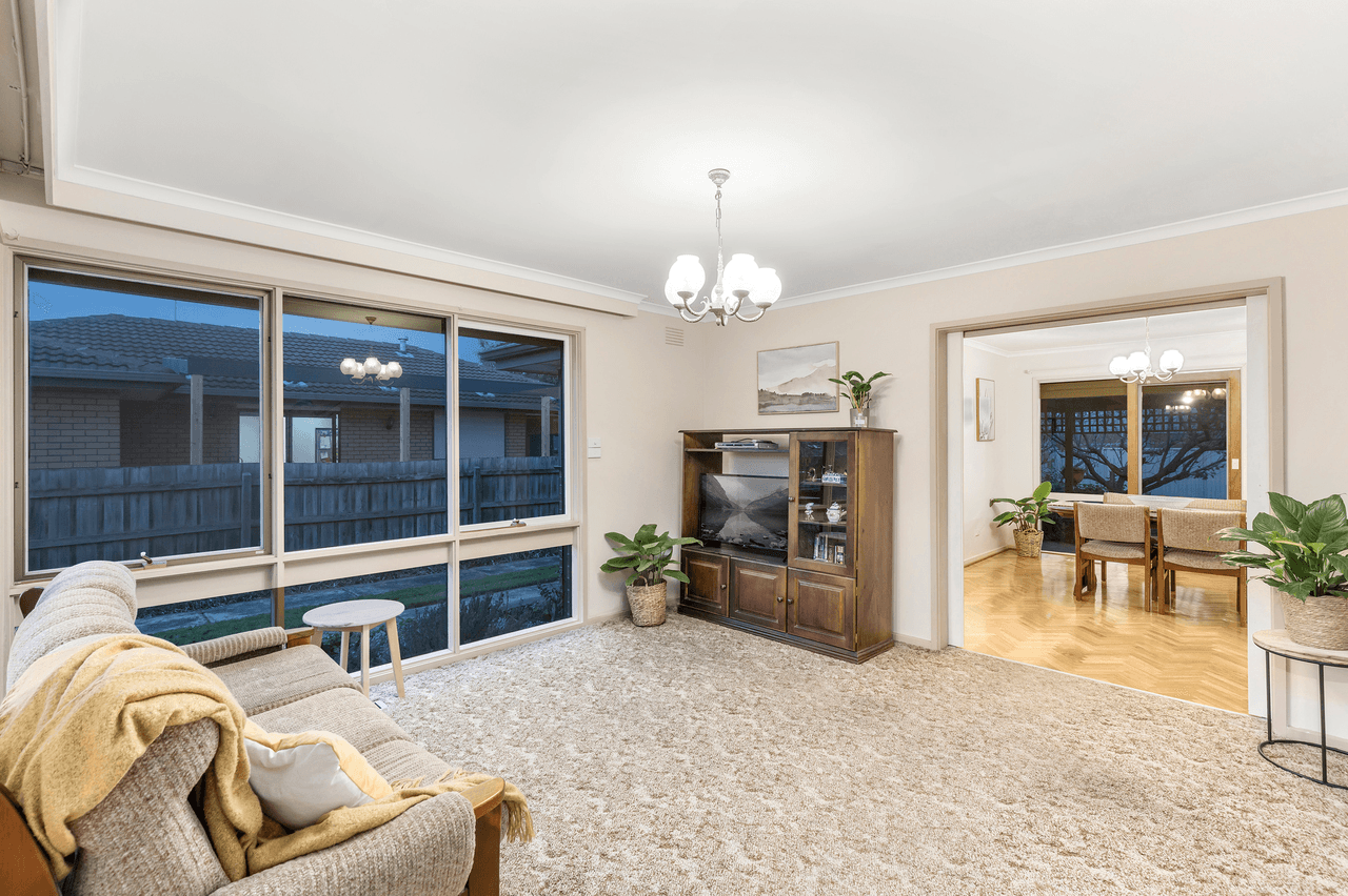 12 Cloverdale Close, BURWOOD EAST, VIC 3151