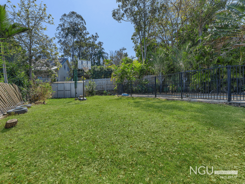 12 Pitceathly Street, Bundamba, QLD 4304