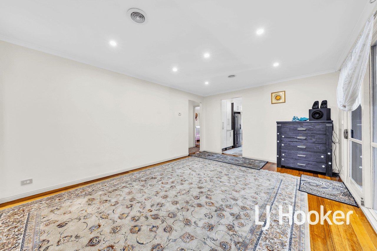 24 Justin Circuit, HAMPTON PARK, VIC 3976