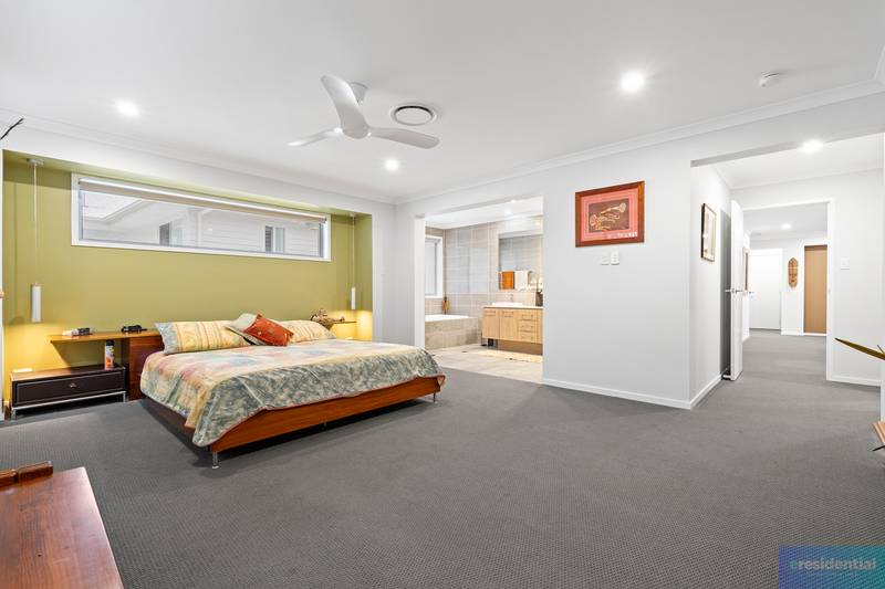 98 Lake Serenity Boulevard, Helensvale, QLD 4212