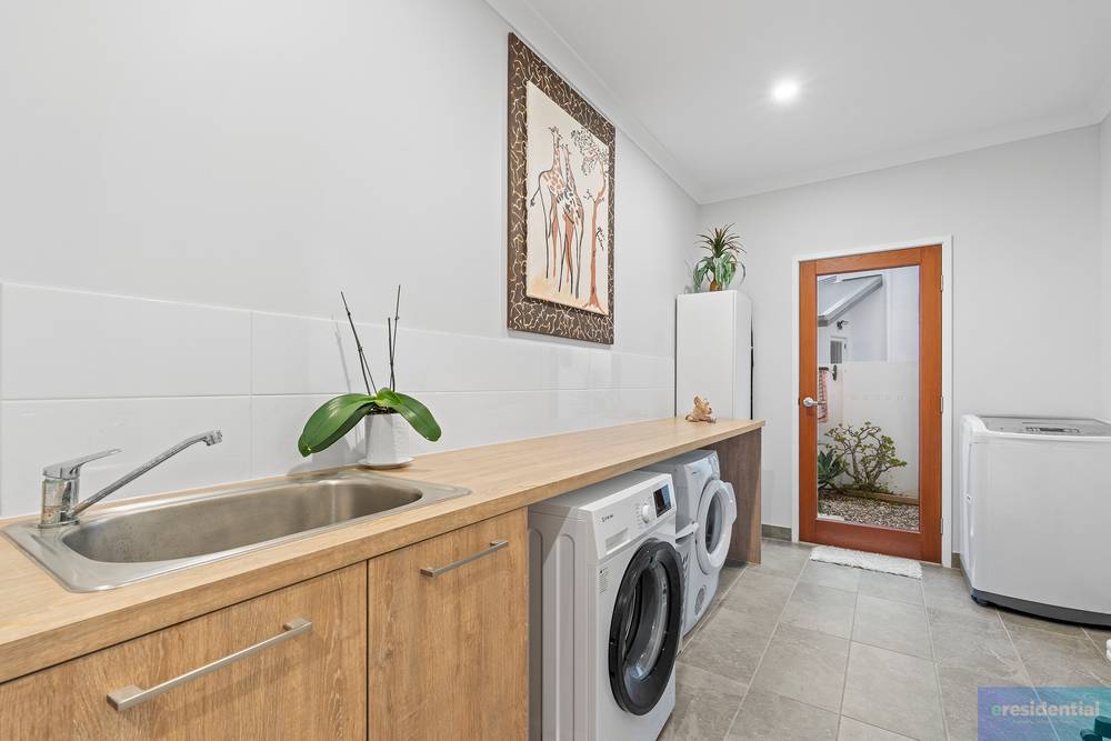 98 Lake Serenity Boulevard, Helensvale, QLD 4212