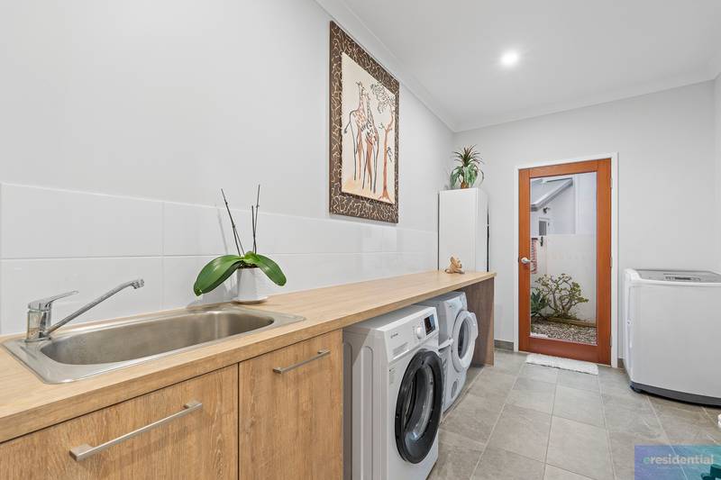 98 Lake Serenity Boulevard, Helensvale, QLD 4212