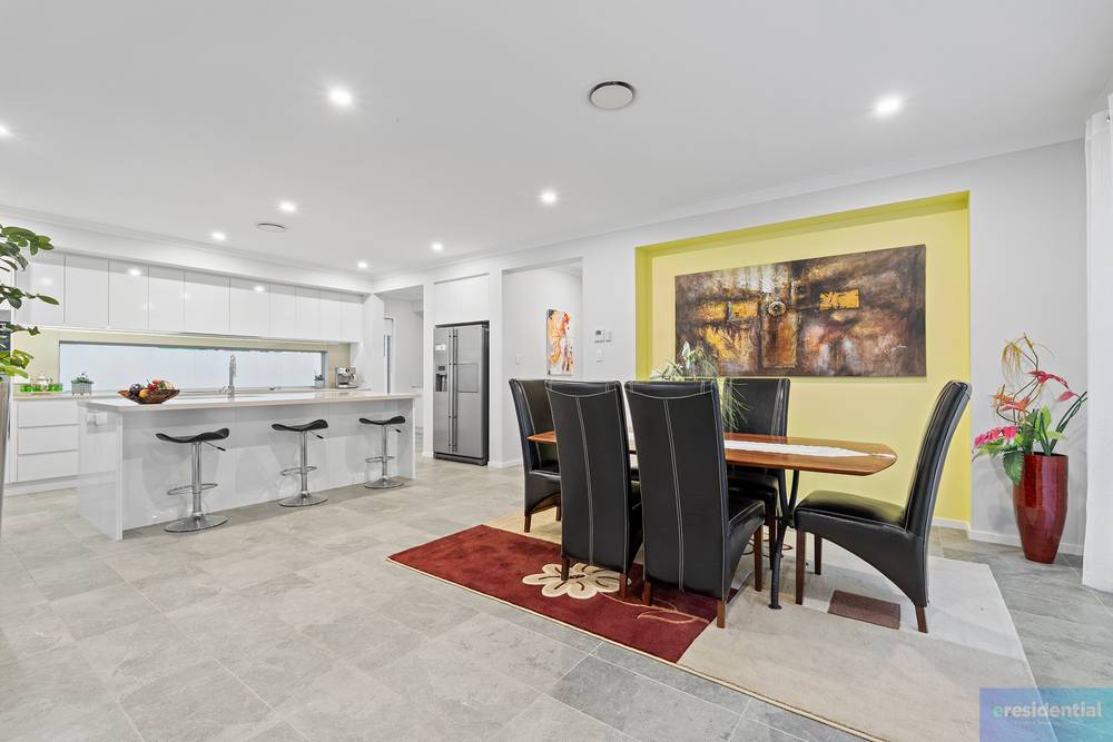 98 Lake Serenity Boulevard, Helensvale, QLD 4212