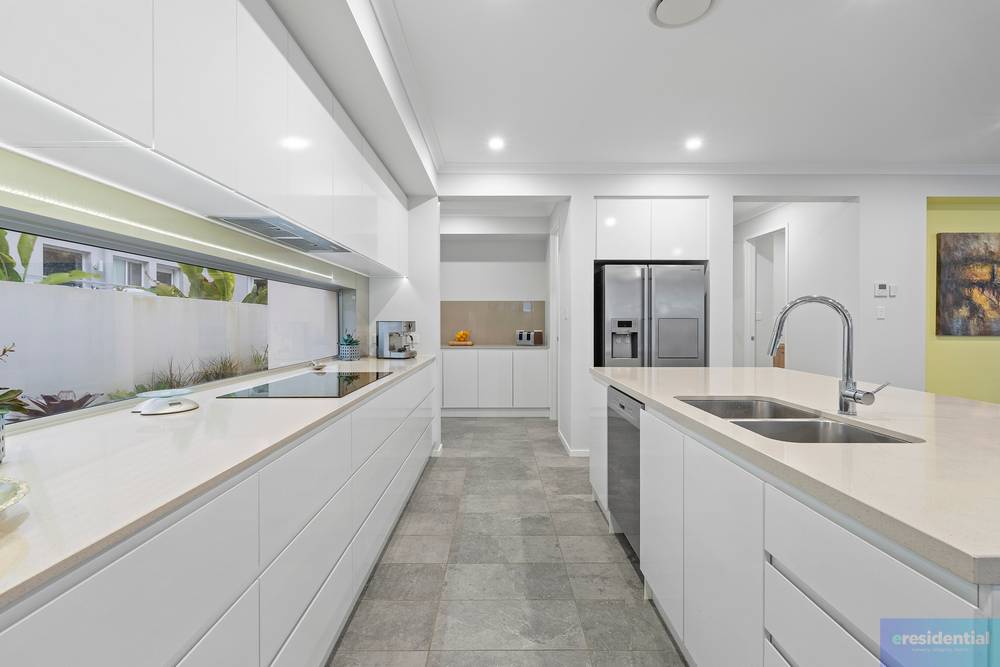 98 Lake Serenity Boulevard, Helensvale, QLD 4212