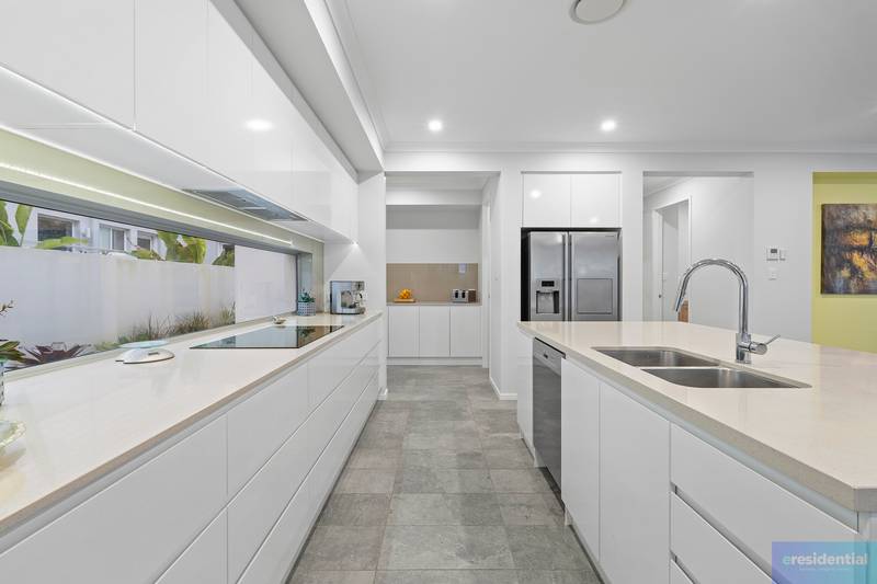 98 Lake Serenity Boulevard, Helensvale, QLD 4212