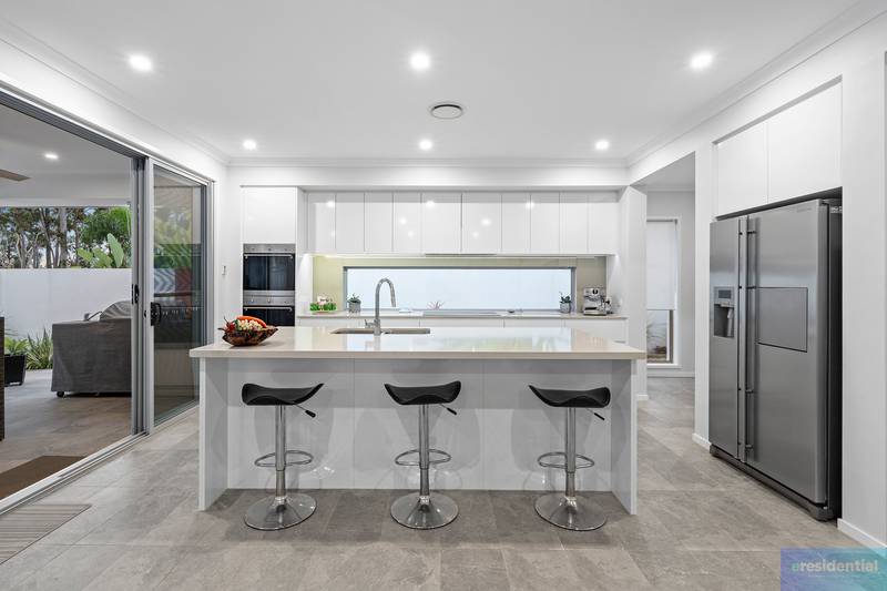 98 Lake Serenity Boulevard, Helensvale, QLD 4212