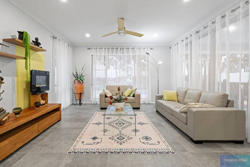 98 Lake Serenity Boulevard, Helensvale, QLD 4212