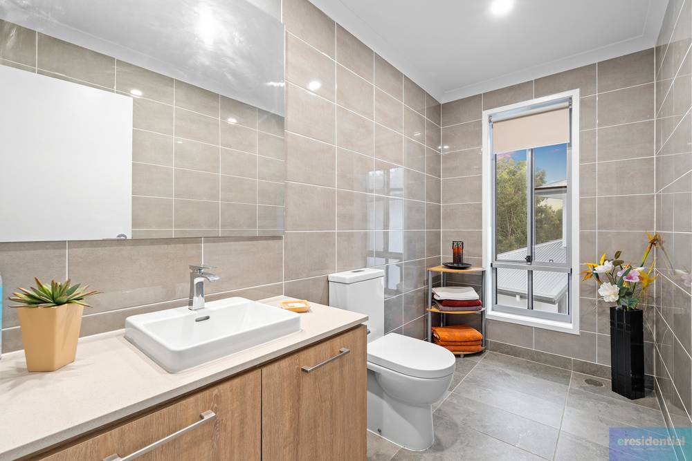 98 Lake Serenity Boulevard, Helensvale, QLD 4212