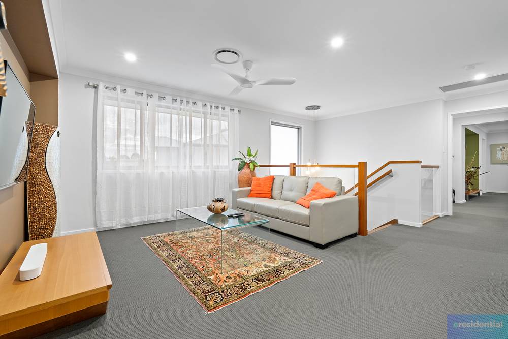 98 Lake Serenity Boulevard, Helensvale, QLD 4212