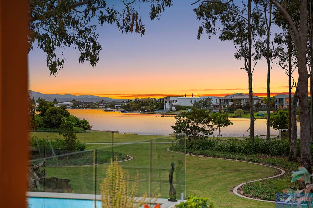 98 Lake Serenity Boulevard, Helensvale, QLD 4212