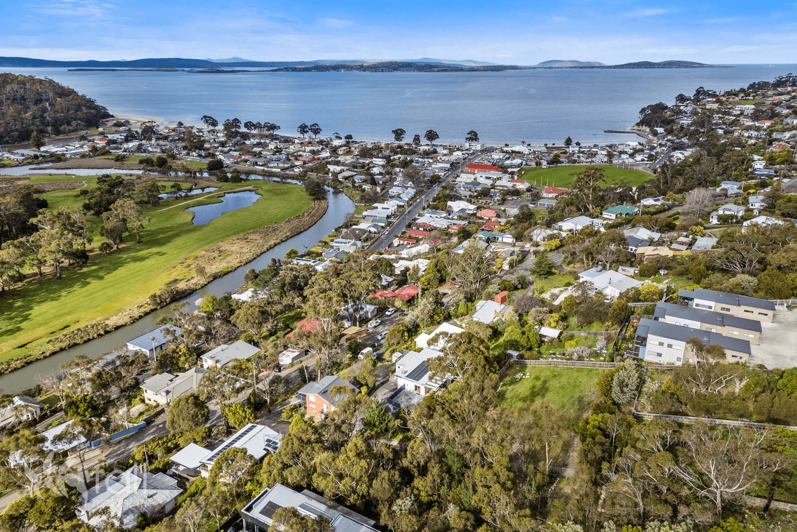 13A & 13B Roslyn Avenue, KINGSTON BEACH, TAS 7050