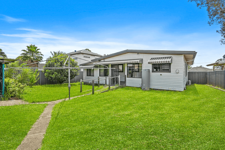 70 Wangaroa Crescent, LETHBRIDGE PARK, NSW 2770