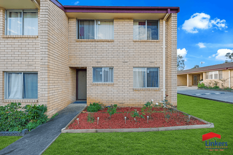 7/24. Atchison Rd, Macquarie Fields, NSW 2564