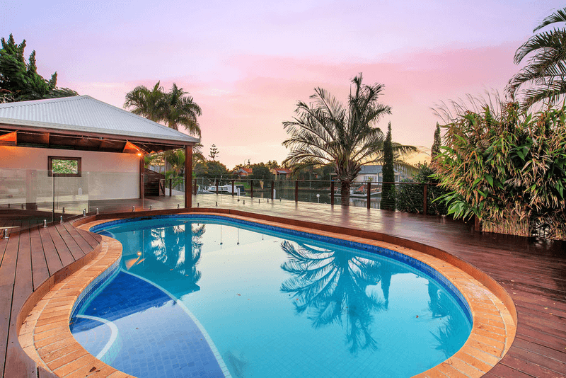 8 Folkstone Place, RUNAWAY BAY, QLD 4216