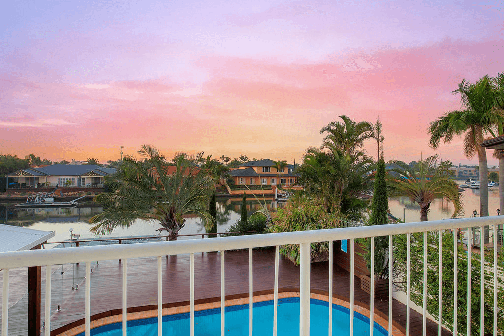 8 Folkstone Place, RUNAWAY BAY, QLD 4216