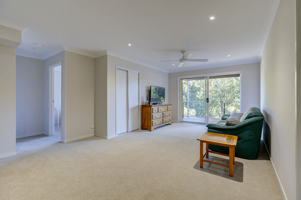 2/13 Castlereagh Close, Pacific Pines, QLD 4211