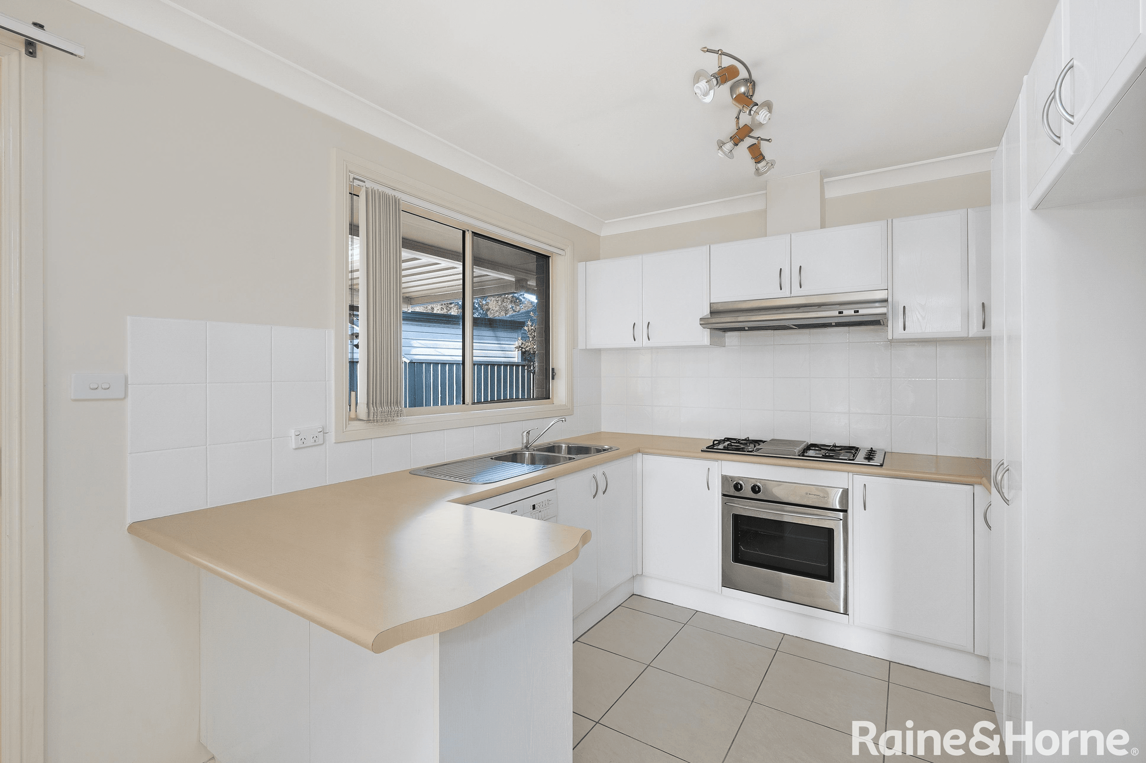 45 Samantha Crescent, GLENDENNING, NSW 2761