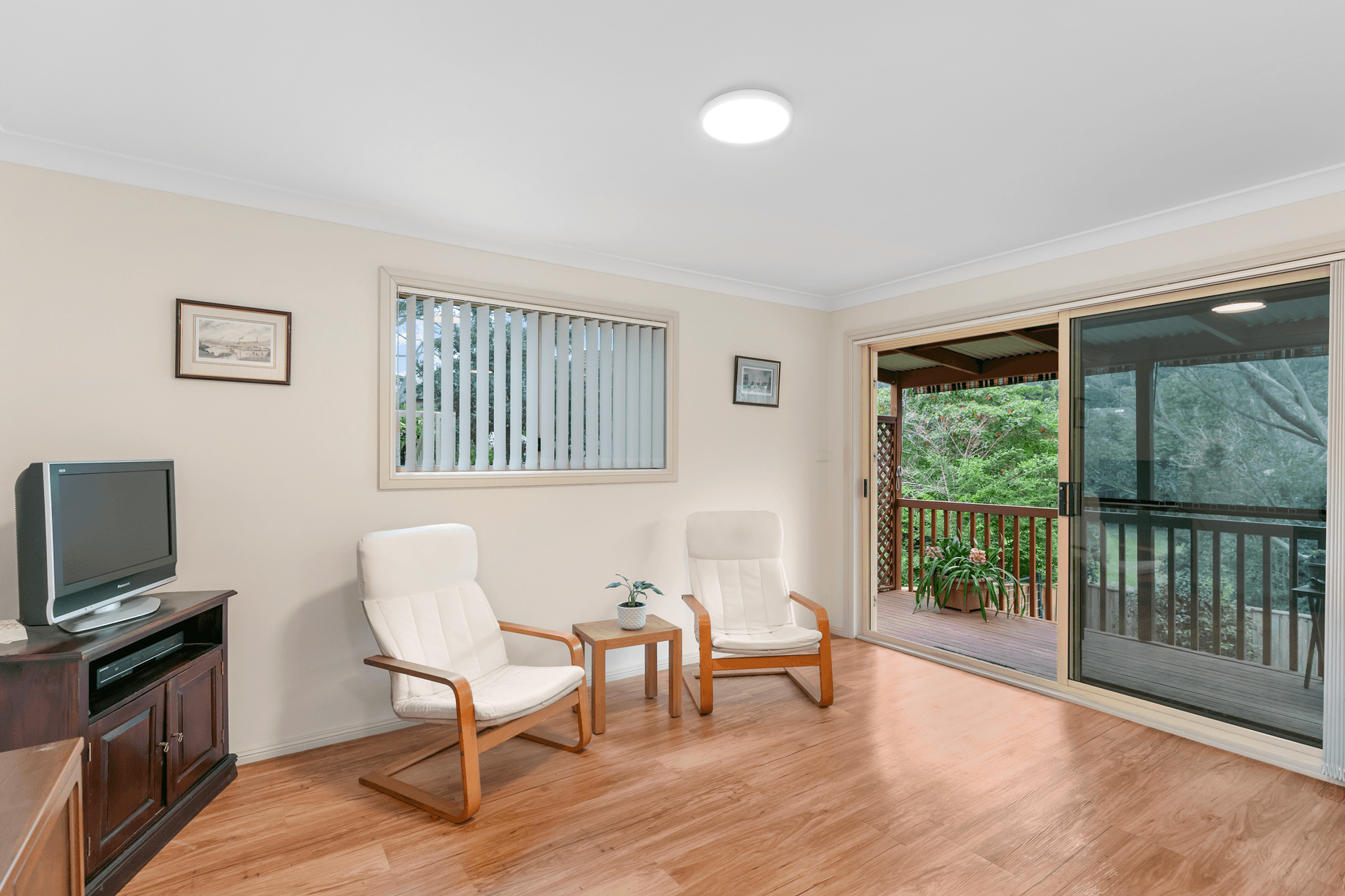 33a Carnarvon Drive, Frenchs Forest, NSW 2086