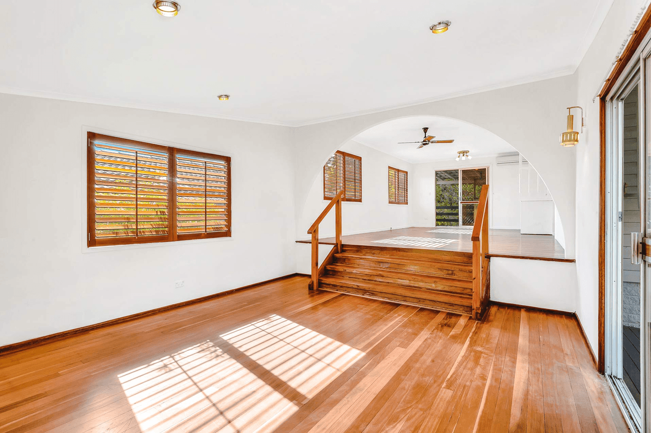 21 Annerley Avenue, RUNAWAY BAY, QLD 4216