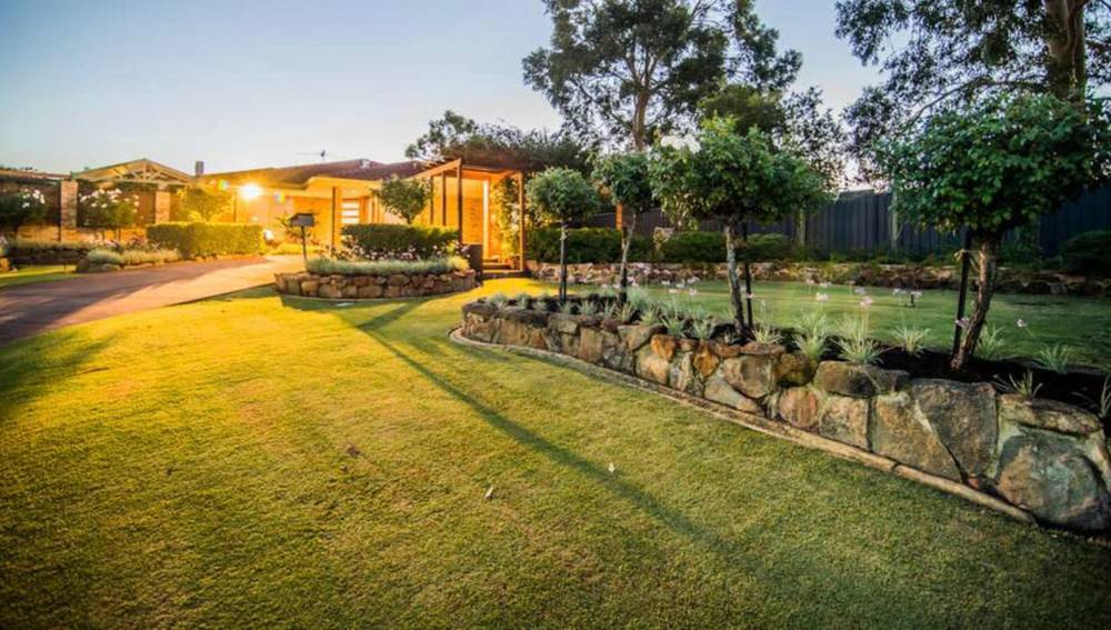 8 Cammaray Court, THORNLIE, WA 6108