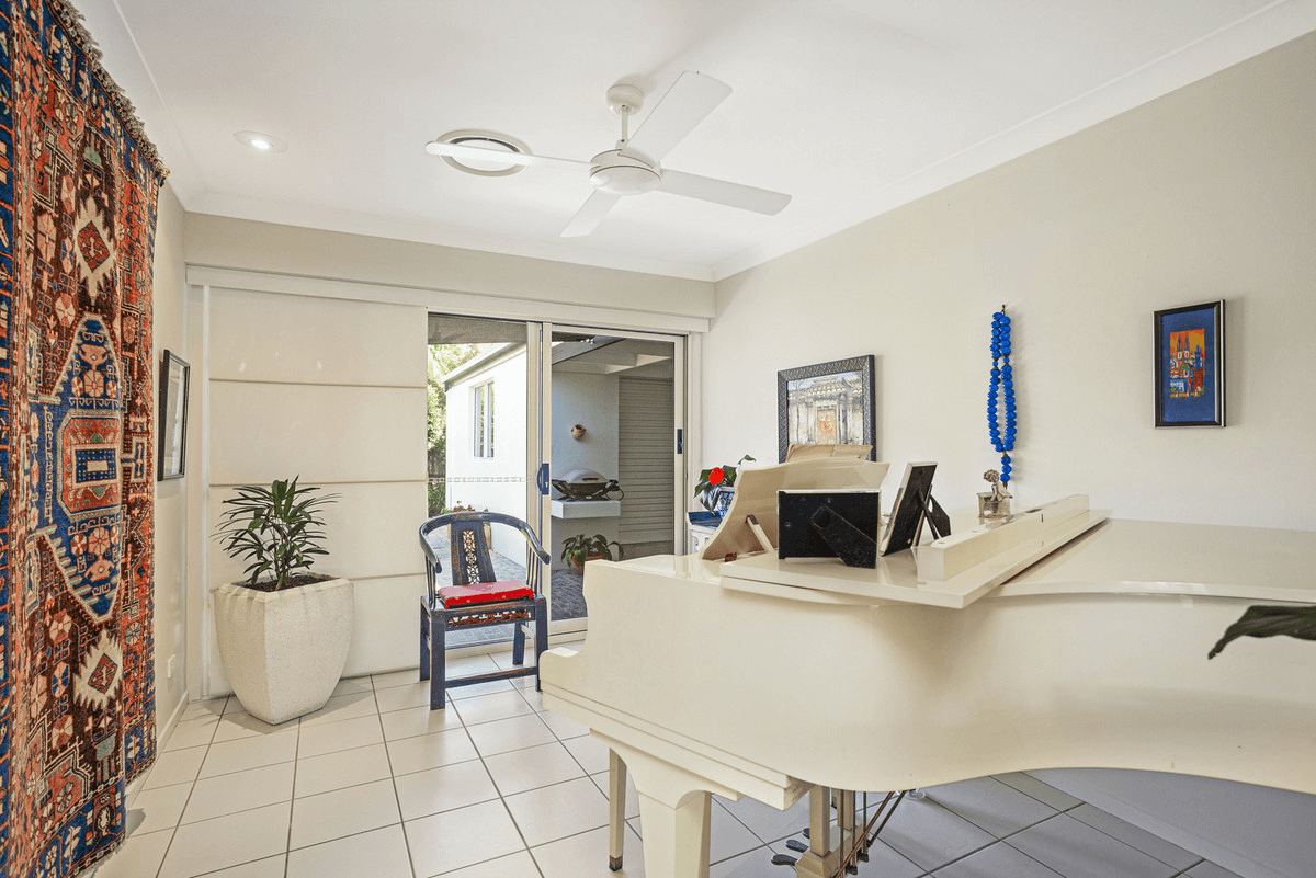 25 Awoonga Avenue, Burleigh Heads, QLD 4220