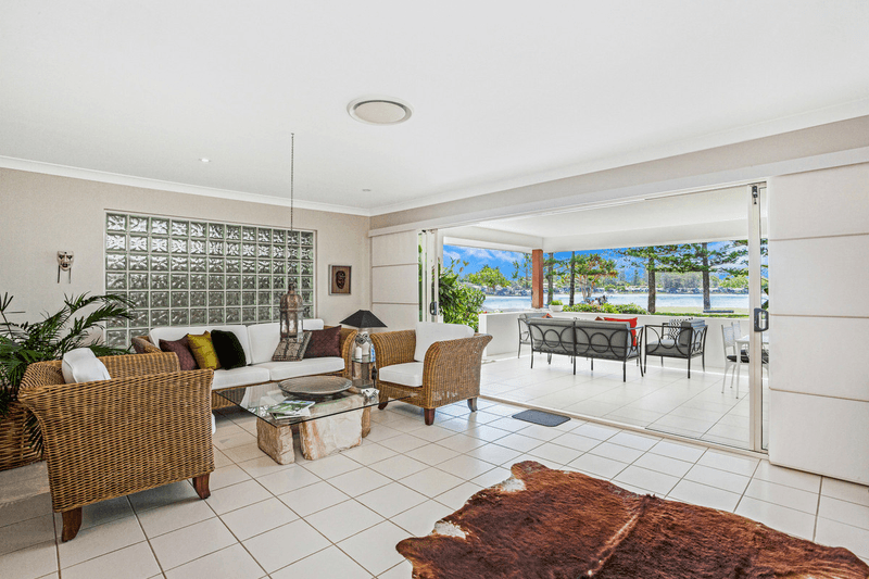 25 Awoonga Avenue, Burleigh Heads, QLD 4220