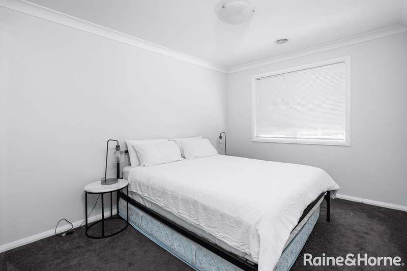 71 Bradman Drive, BOOROOMA, NSW 2650