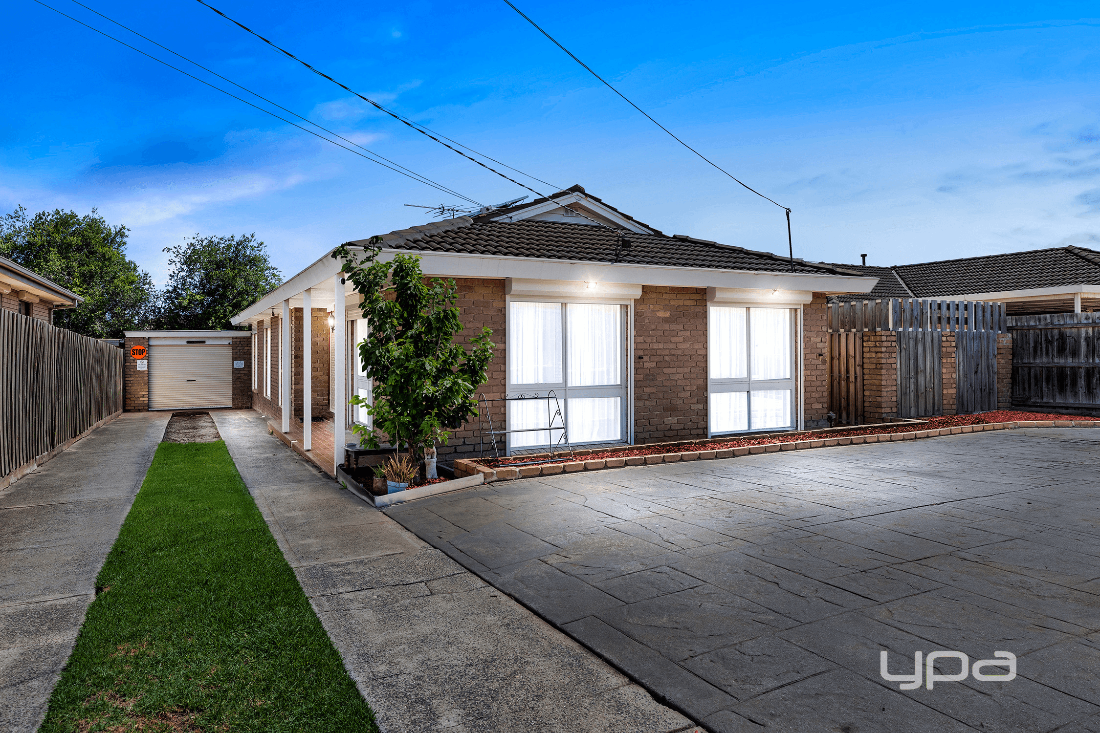 17 Highcombe Crescent, ST ALBANS, VIC 3021