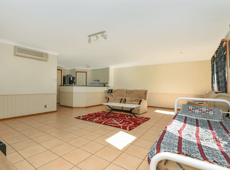 12 Cortess Street, Kearneys Spring, QLD 4350