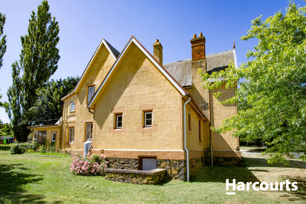8 West Church Street, DELORAINE, TAS 7304