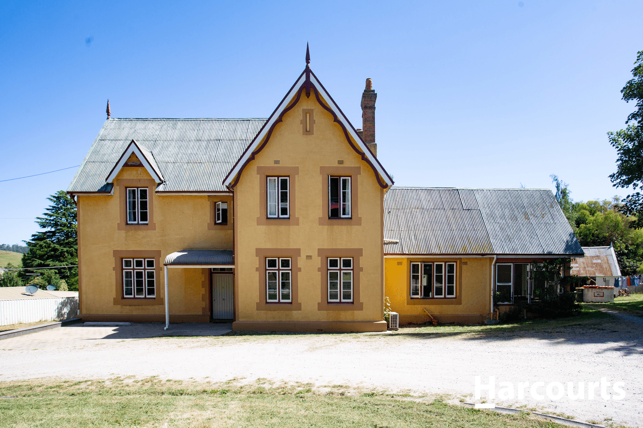 8 West Church Street, DELORAINE, TAS 7304