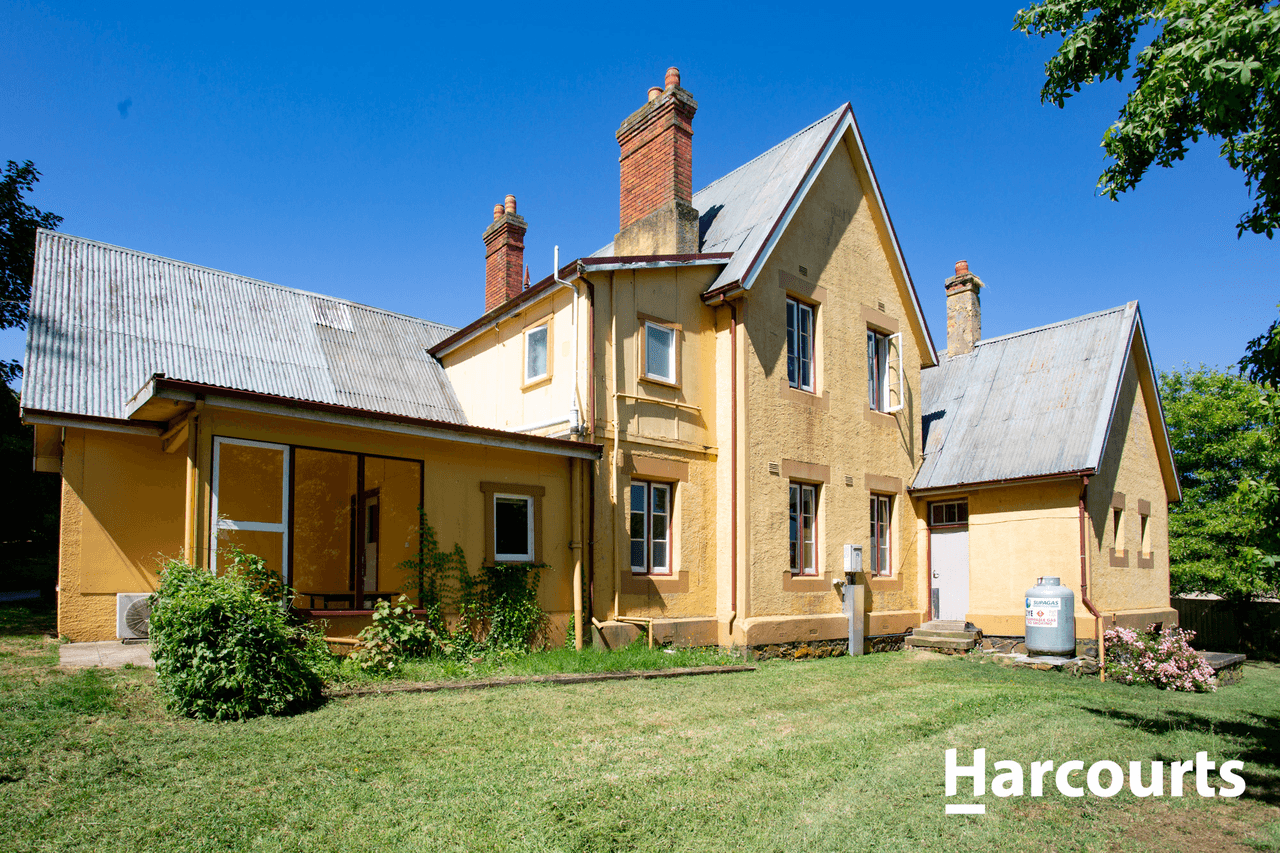 8 West Church Street, DELORAINE, TAS 7304