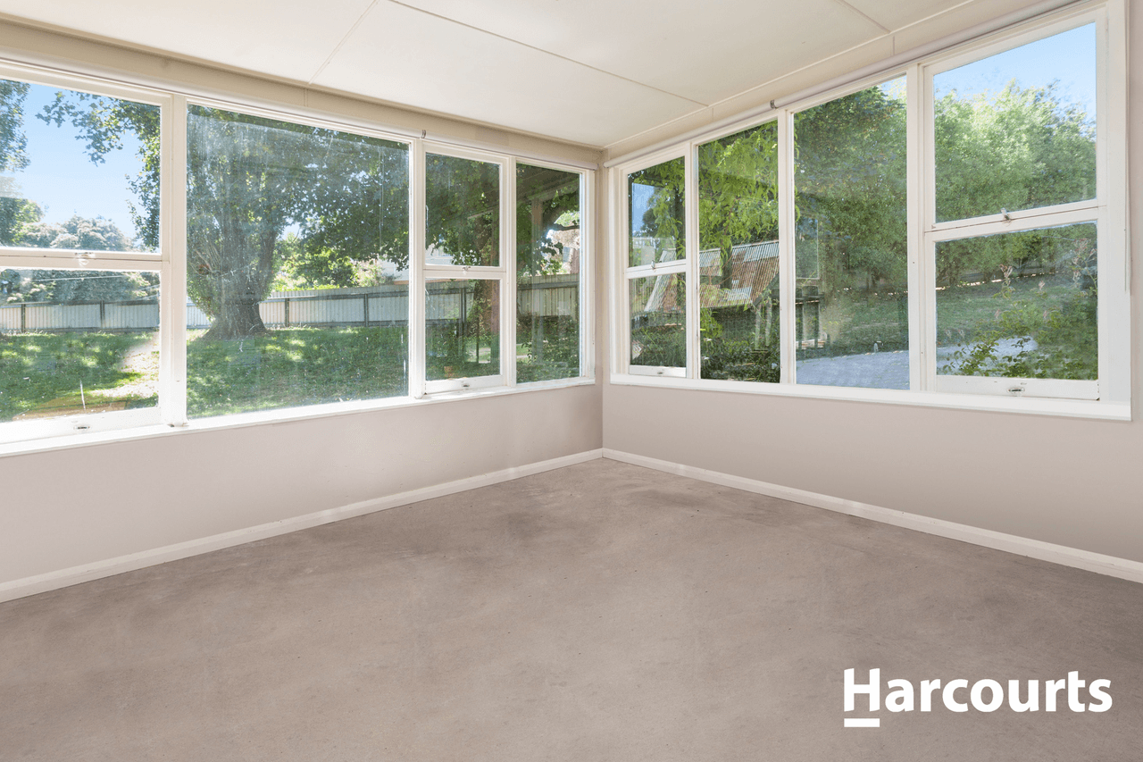 8 West Church Street, DELORAINE, TAS 7304