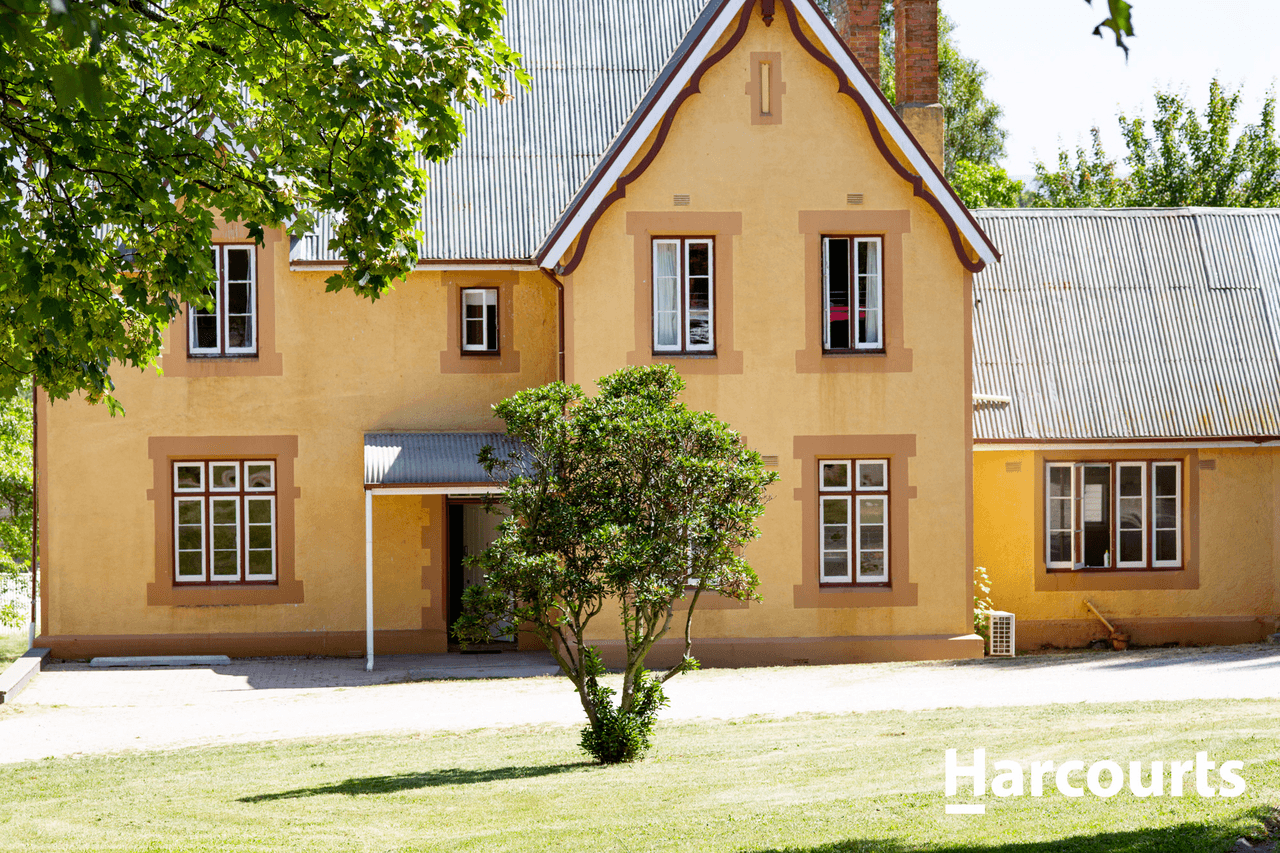 8 West Church Street, DELORAINE, TAS 7304