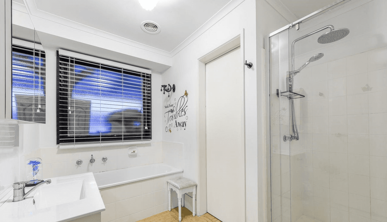 2 Lewisham Close, HAMPTON PARK, VIC 3976