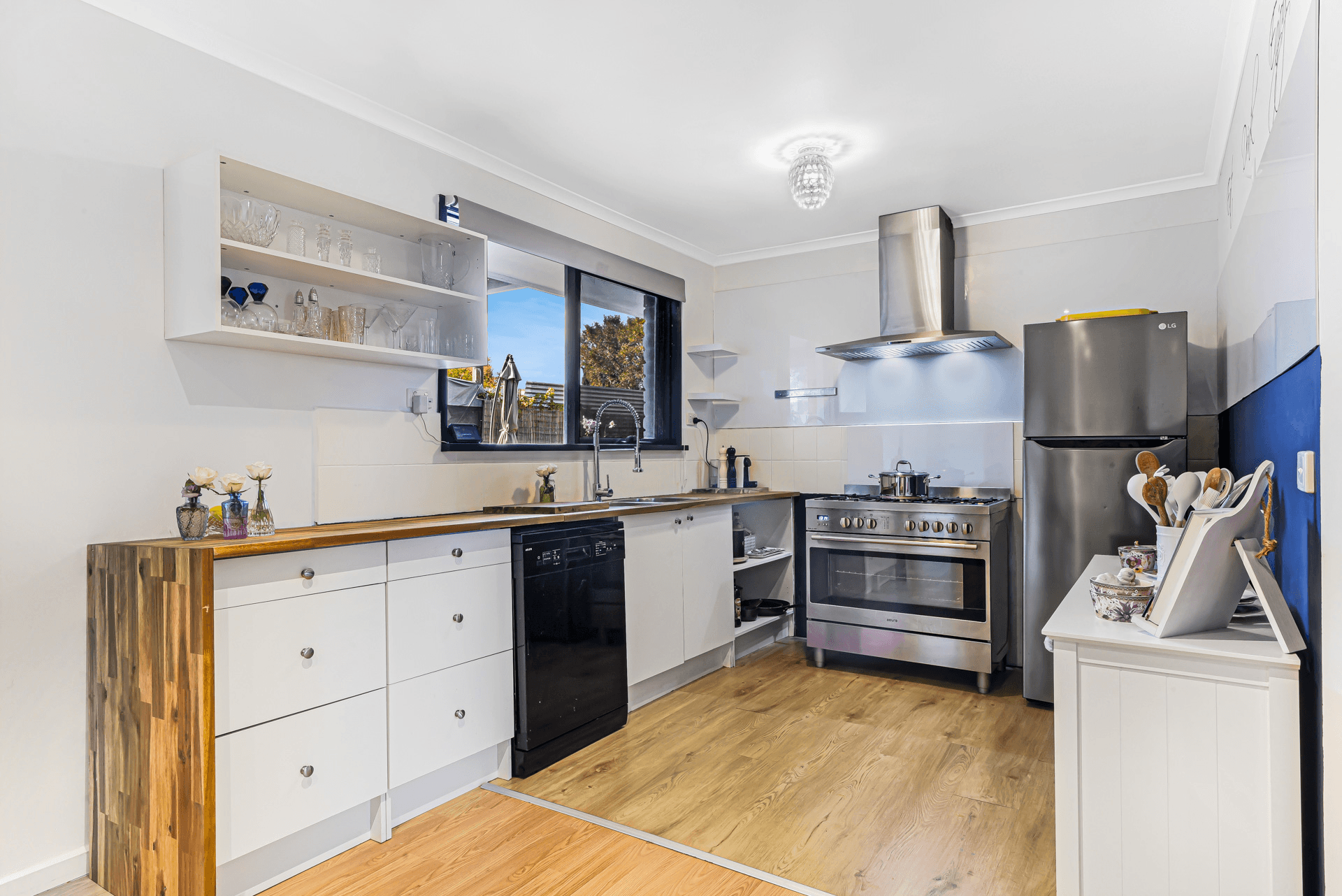 2 Lewisham Close, HAMPTON PARK, VIC 3976