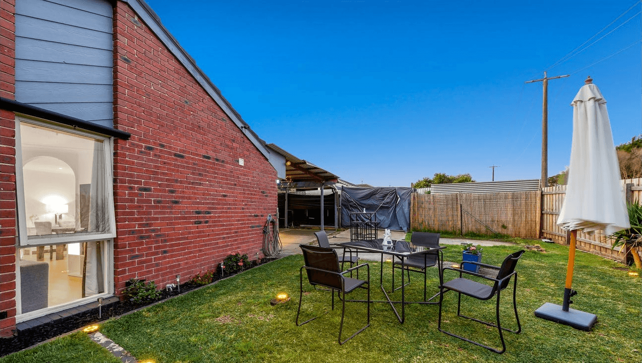 2 Lewisham Close, HAMPTON PARK, VIC 3976