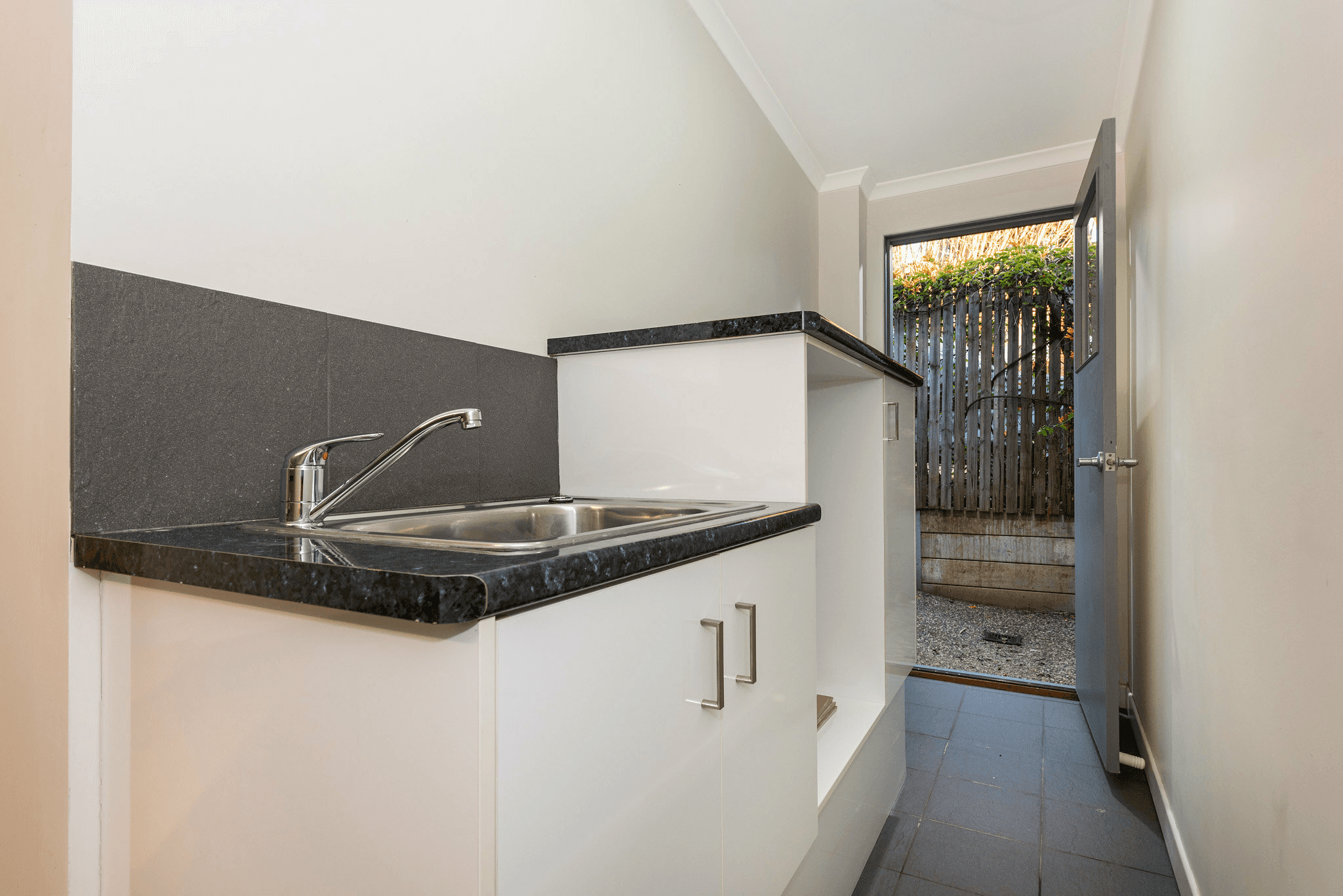 Unit 1/81 Mackenzie St, Mount Lofty, QLD 4350