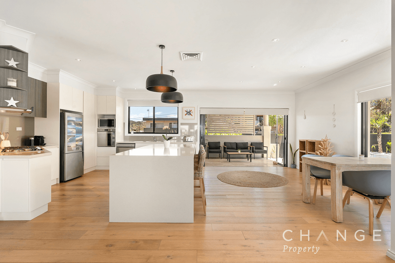 10 Helen Drive, COPACABANA, NSW 2251