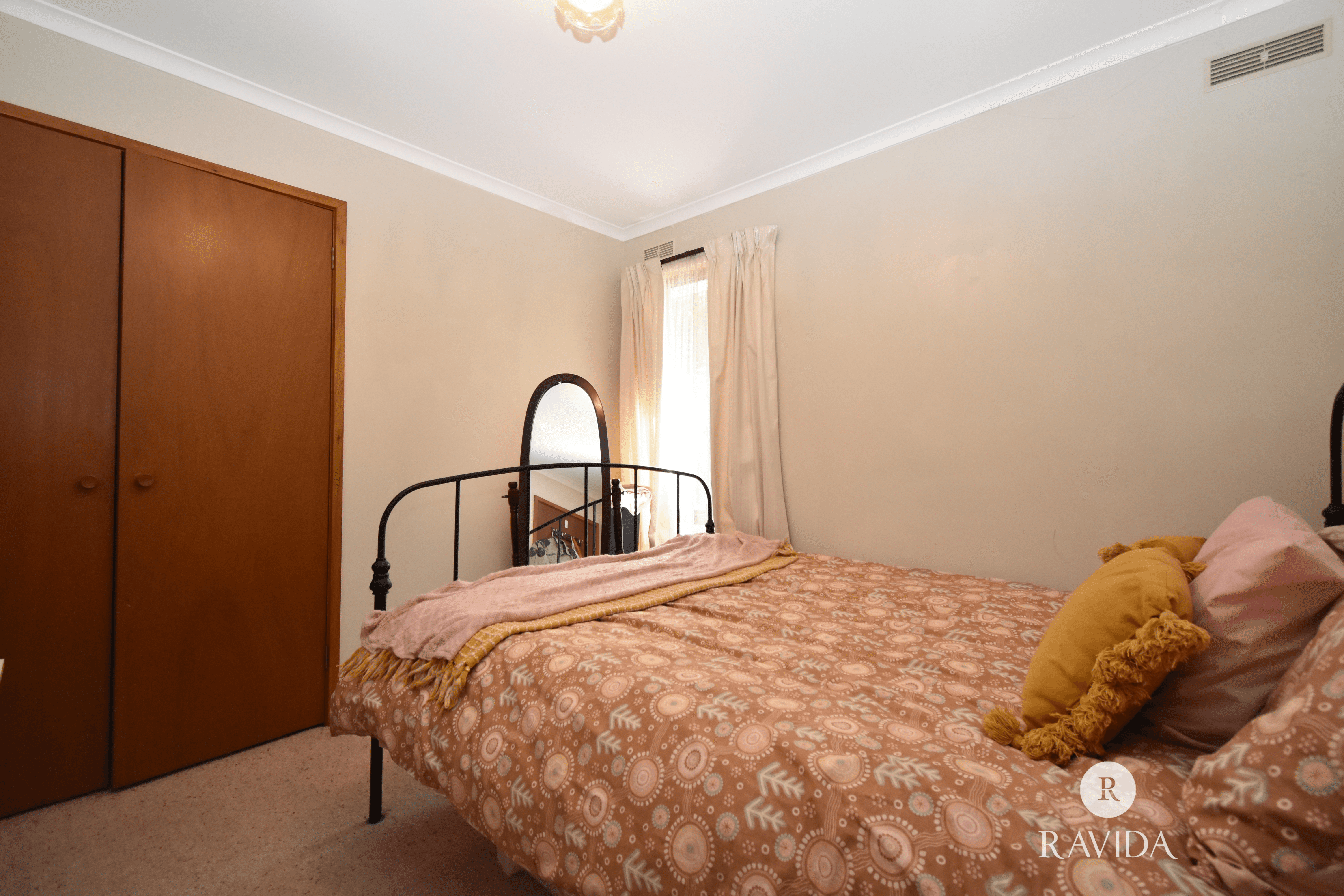 12 VICTORIA ROAD, BEECHWORTH, VIC 3747
