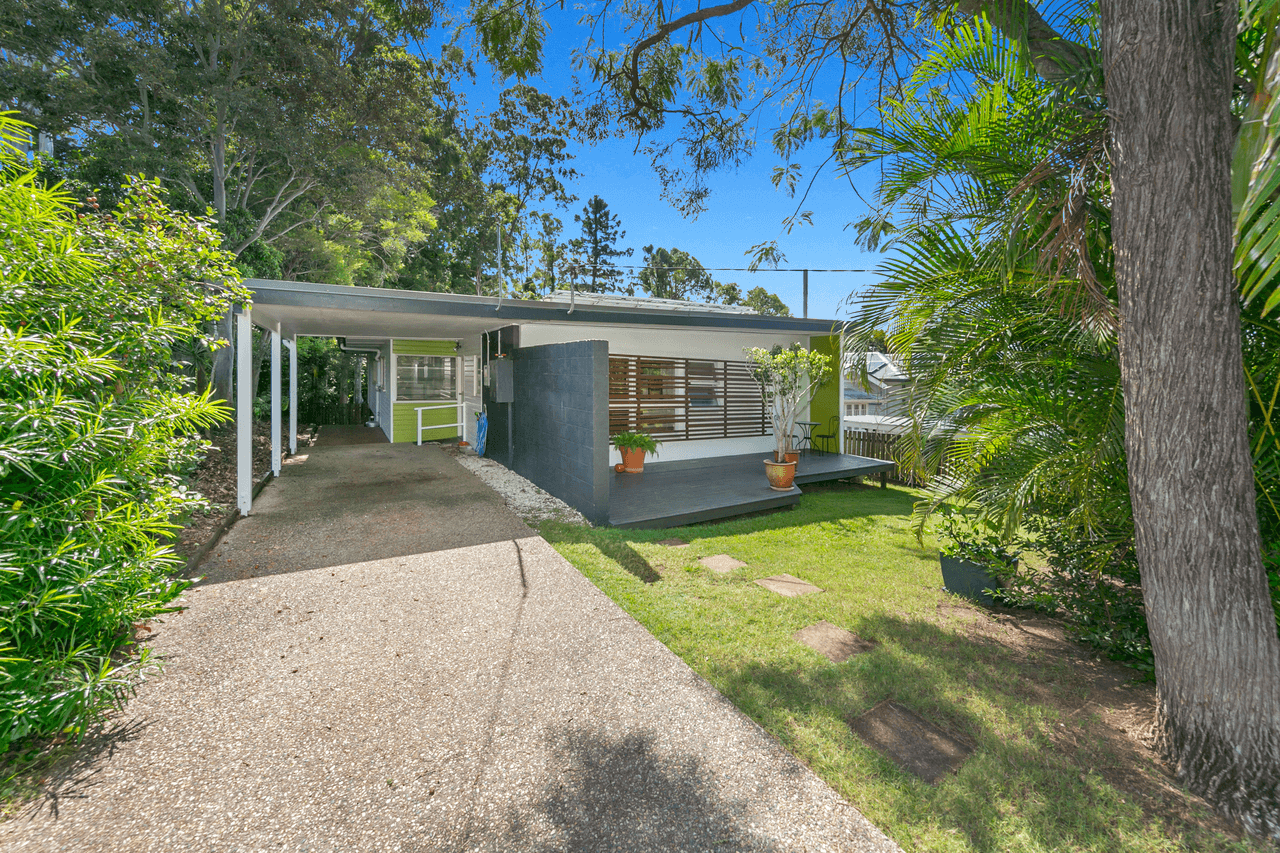 11 Ootana Street, Chapel Hill, QLD 4069