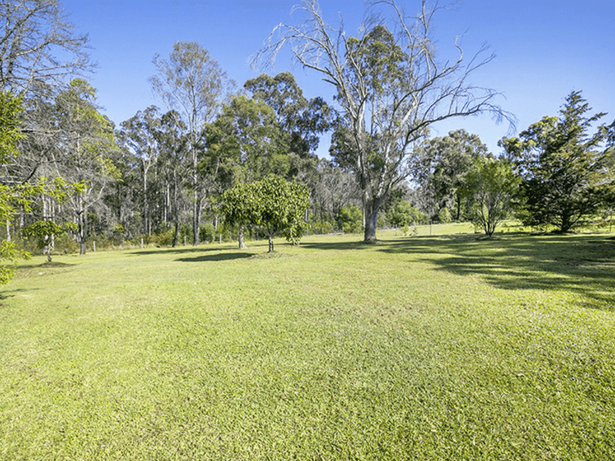 8 Kiwarrak Drive, RAINBOW FLAT, NSW 2430